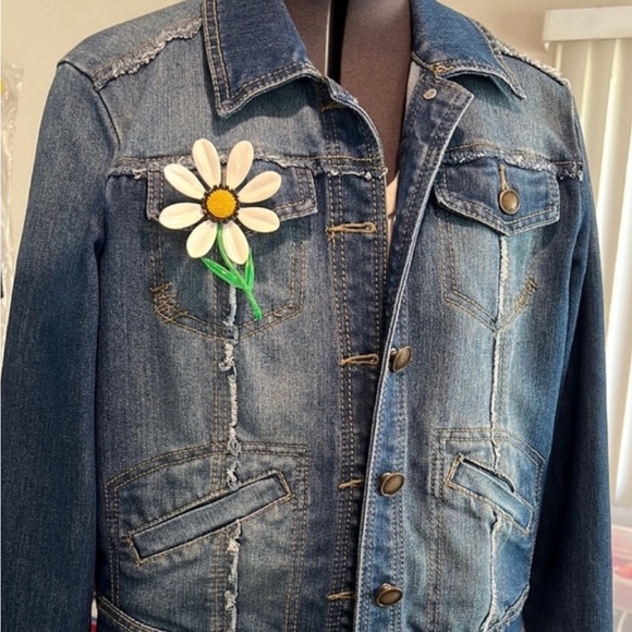 Vintage Accessories - White and Yellow Daisy Brooch